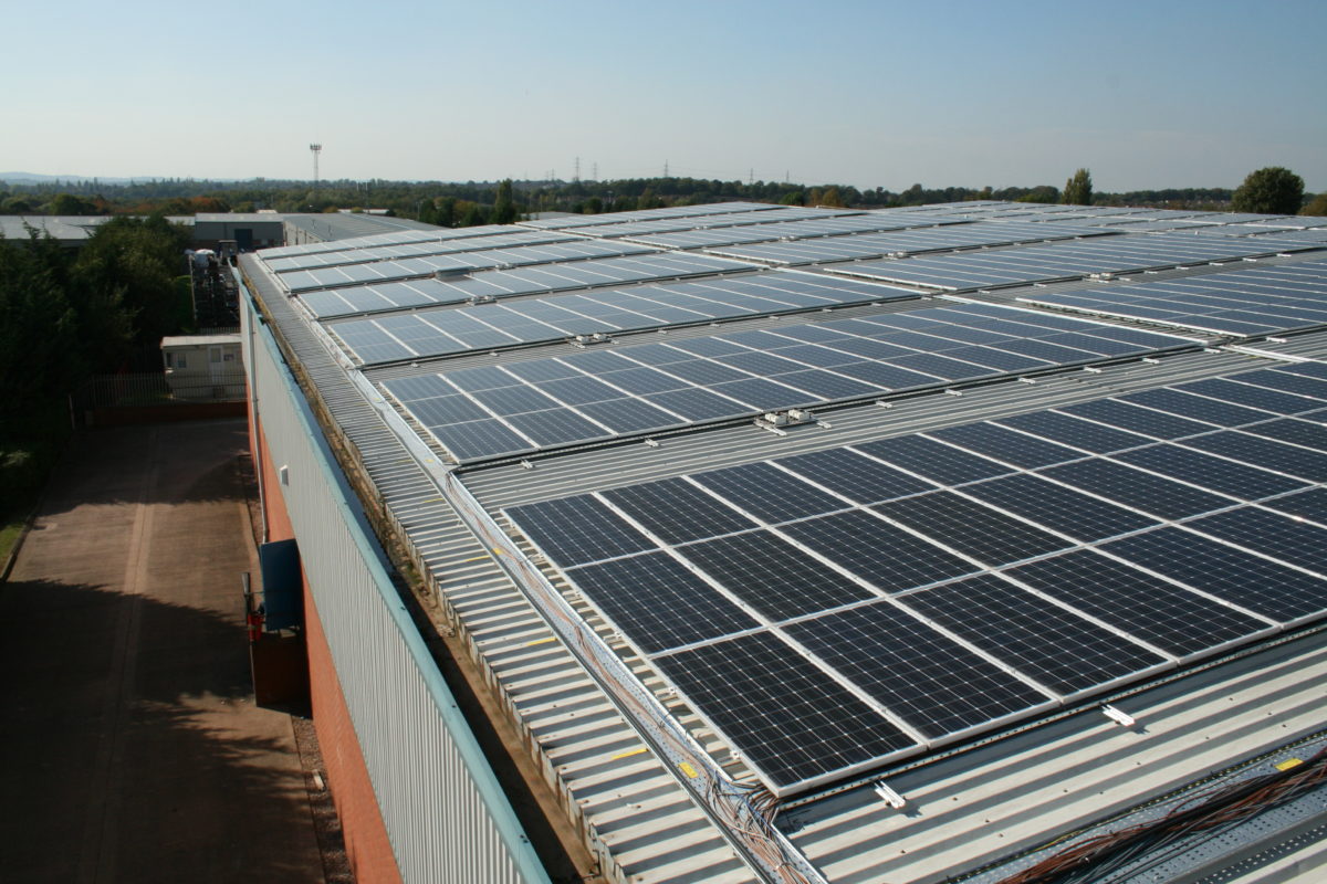The best string configurations to avoid mismatch losses from rooftop PV shading