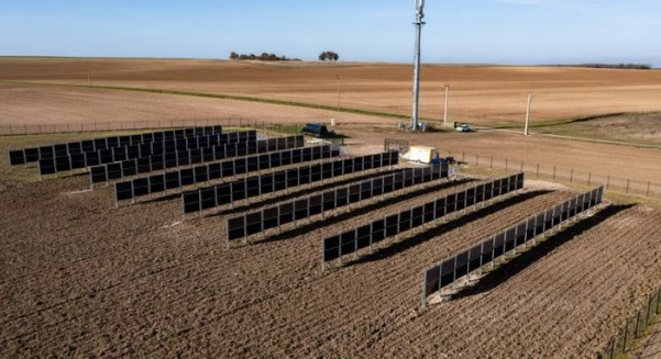 TotalEnergies et InVivo lancent un système agrivoltaïque vertical en France – PV Magazine International