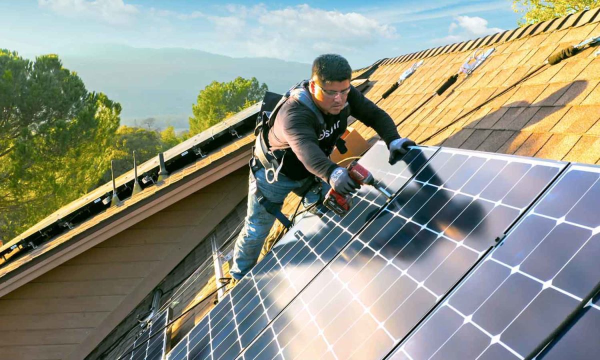 6 Ways a Solar Panel Installation Boosts Home Value