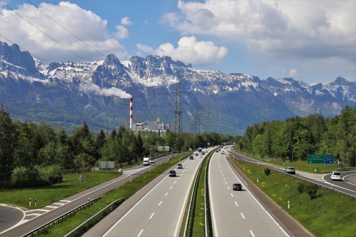 Die Schweiz will Solarstrom entlang der Autobahnen einsetzen – International PV Journal
