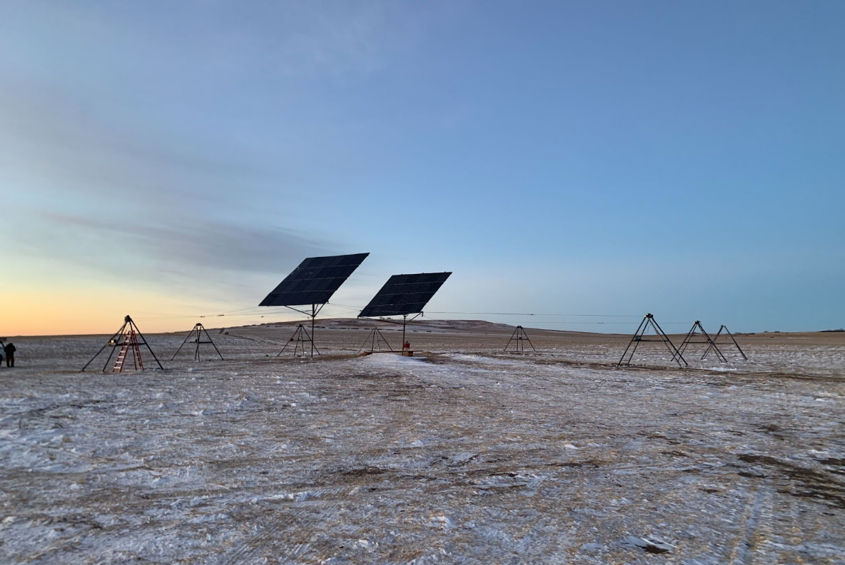 Agrivoltaický solární sledovač používá kabely