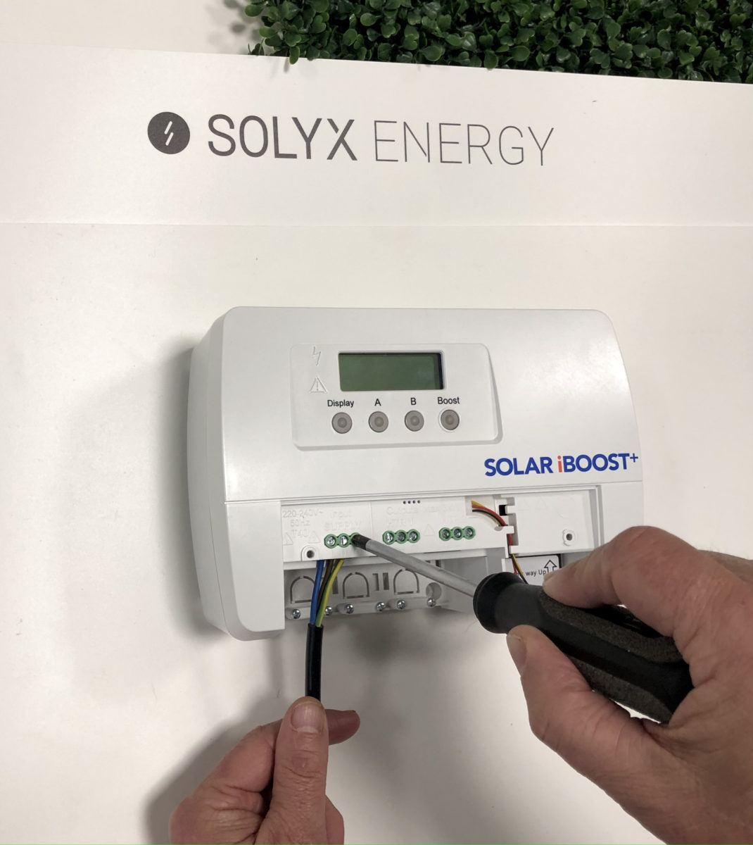 Контроллер для максимизации собственного потребления солнечной энергии от Solyx Energy