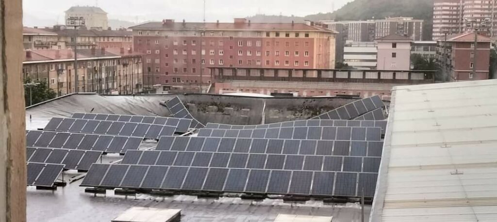 Avería del sistema fotovoltaico en la cubierta de una instalación deportiva en España Revista Internacional Fotovoltaica