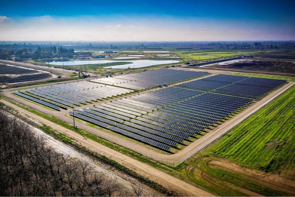 pv-magazine.com - Ryan Kennedy - Securing power, controlling costs: How onsite solar and storage shield commercial users from grid volatility