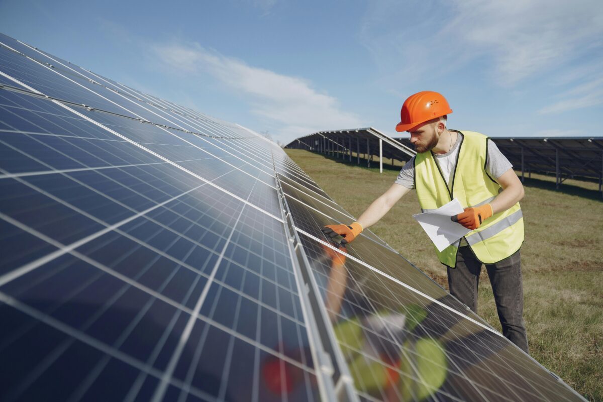 U.S. solar module prices flat at $0.30/W amid tariff petitions and divestitures