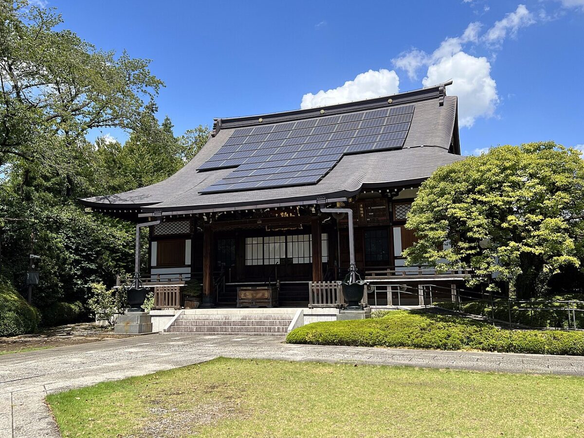 Japan pilots low-weight solar panels, perovskite windows for buildings