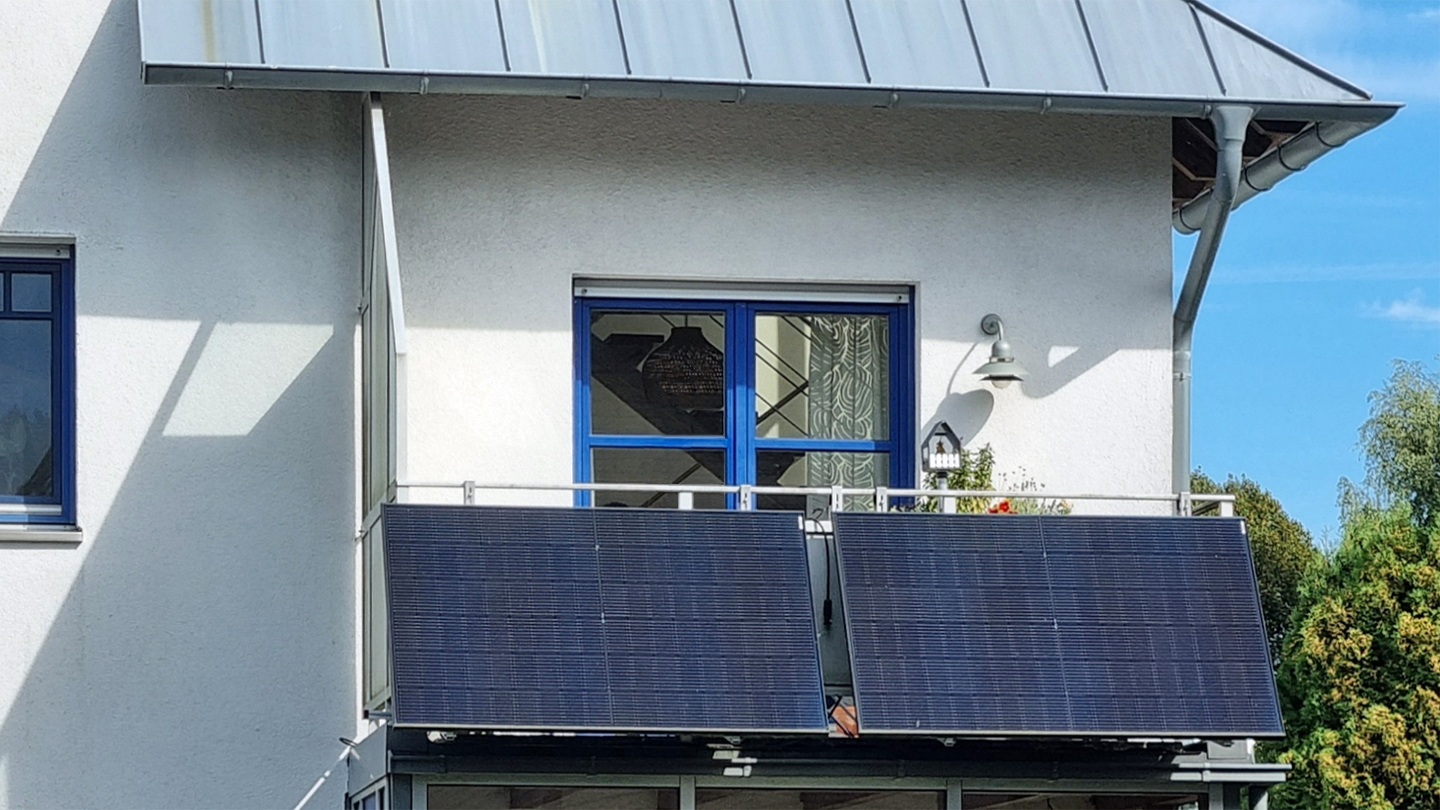 UK solar capacity reaches 22.8 GW as plug-in regulations launch