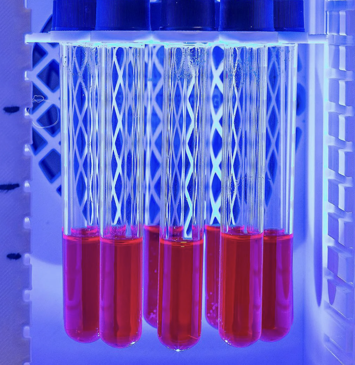 Molecular solar battery stores energy for days, yields hydrogen on demand