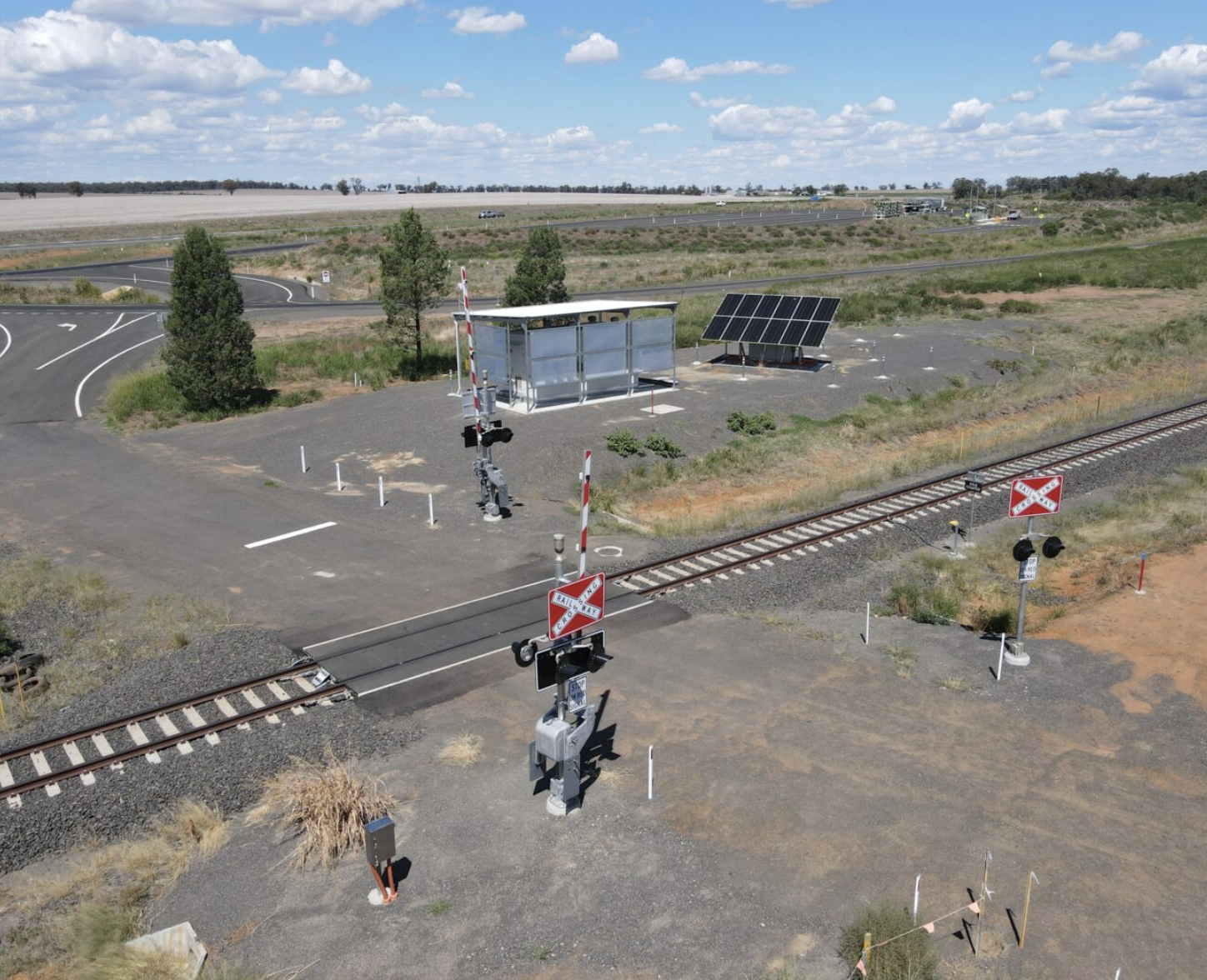 Inland Rail deploys solar-powered level crossings in Australia