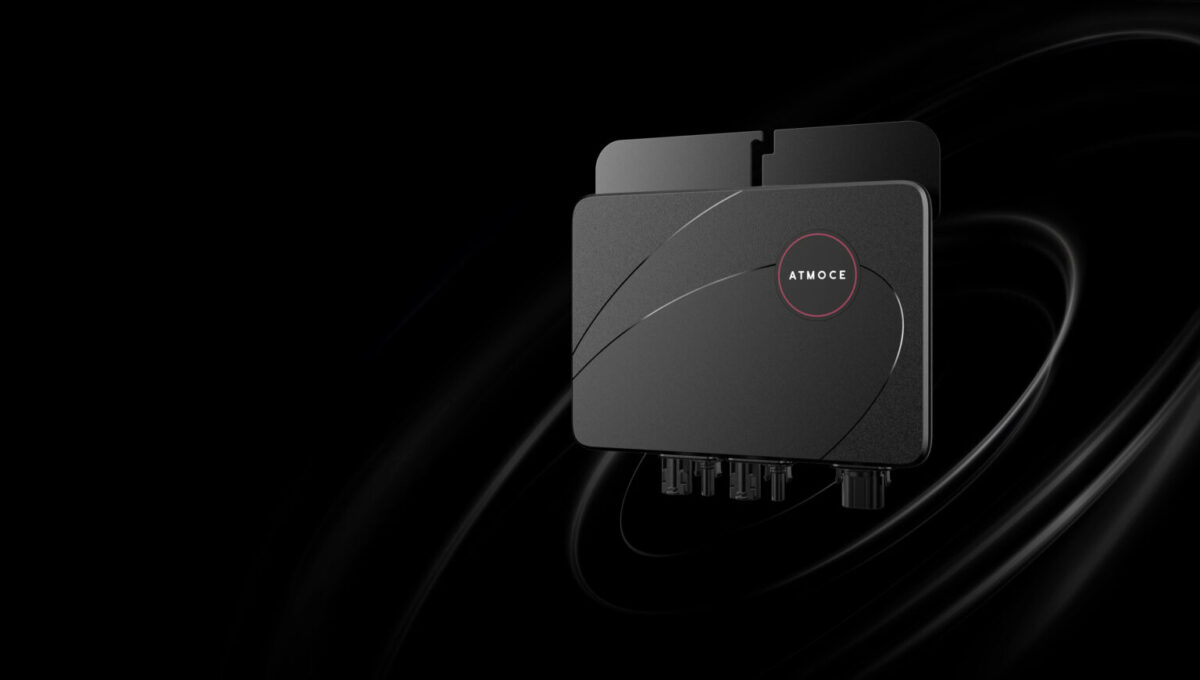 pv-magazine.com - Marian Willuhn - Atmoce debuts microinverter connecting two solar modules