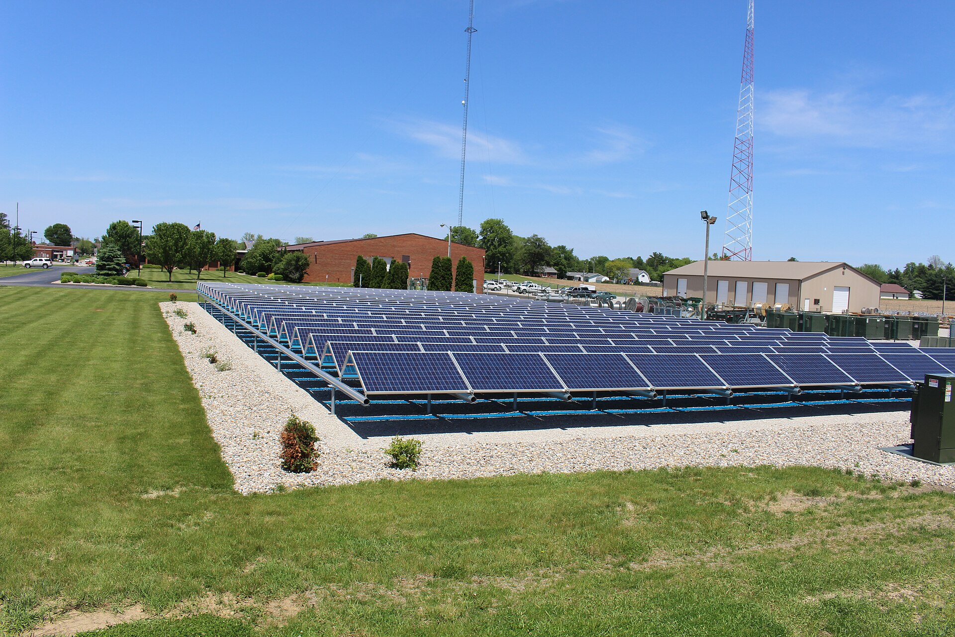 Community-scale solar offers $6.5 billion in savings, bypassing ...