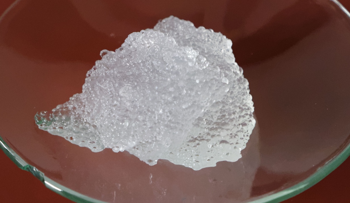 Conductive smart hydrogels as battery electrolytes: Promising for lithium, sodium, and zinc-ion chemistries