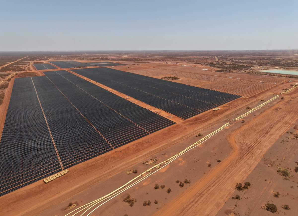 Fortescue begins building 690 MW solar farm, 650 MWh BESS in Australia