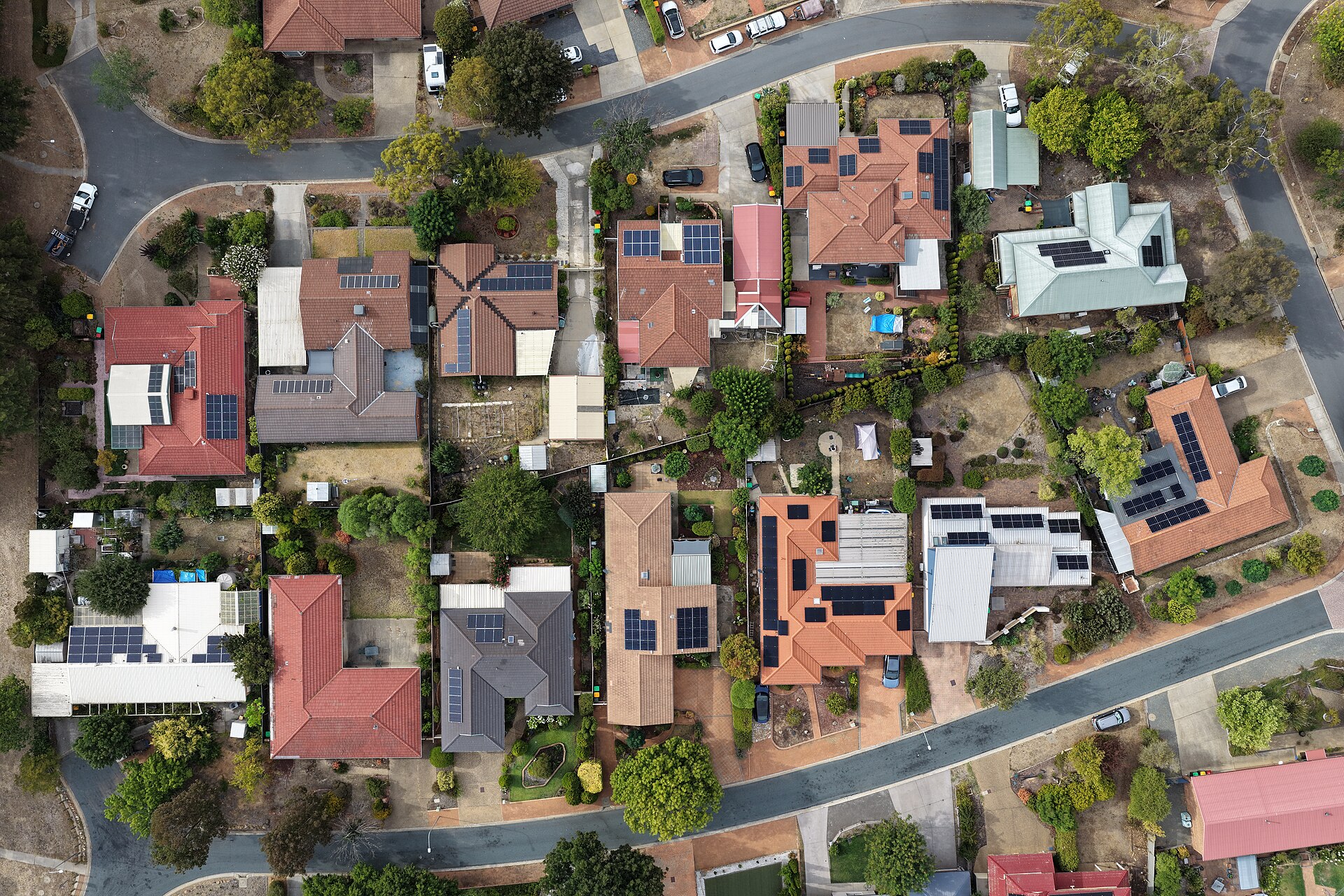 Australia offers free daytime solar power through new consumer tariffs