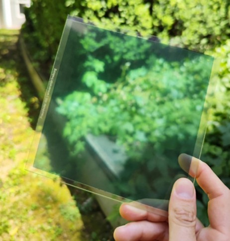 Módulos Solares Orgânicos Semitransparentes de Alta Eficiência Desenvolvidos