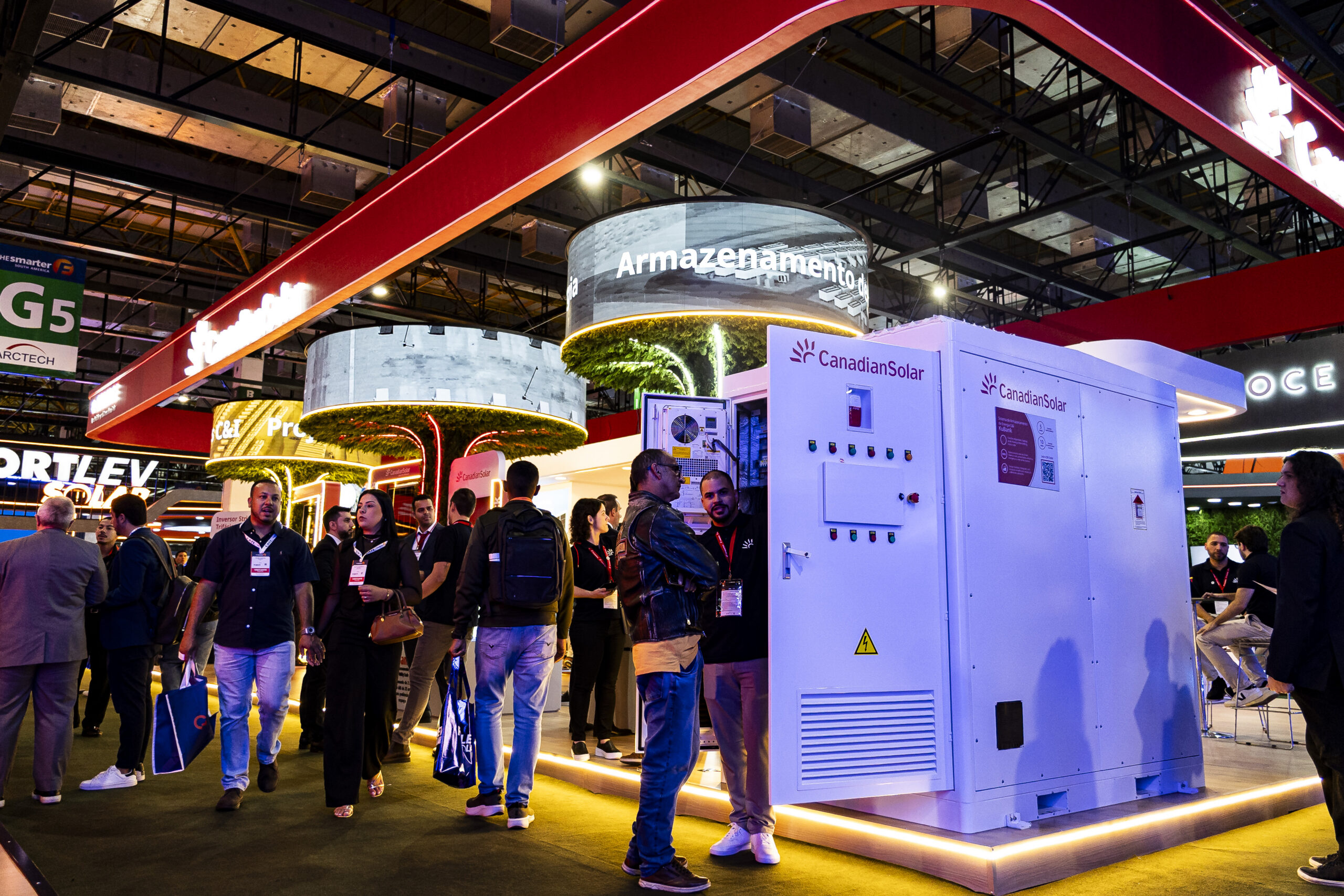 Експозиція накопичувачів на виставці The smarter E South America 2026