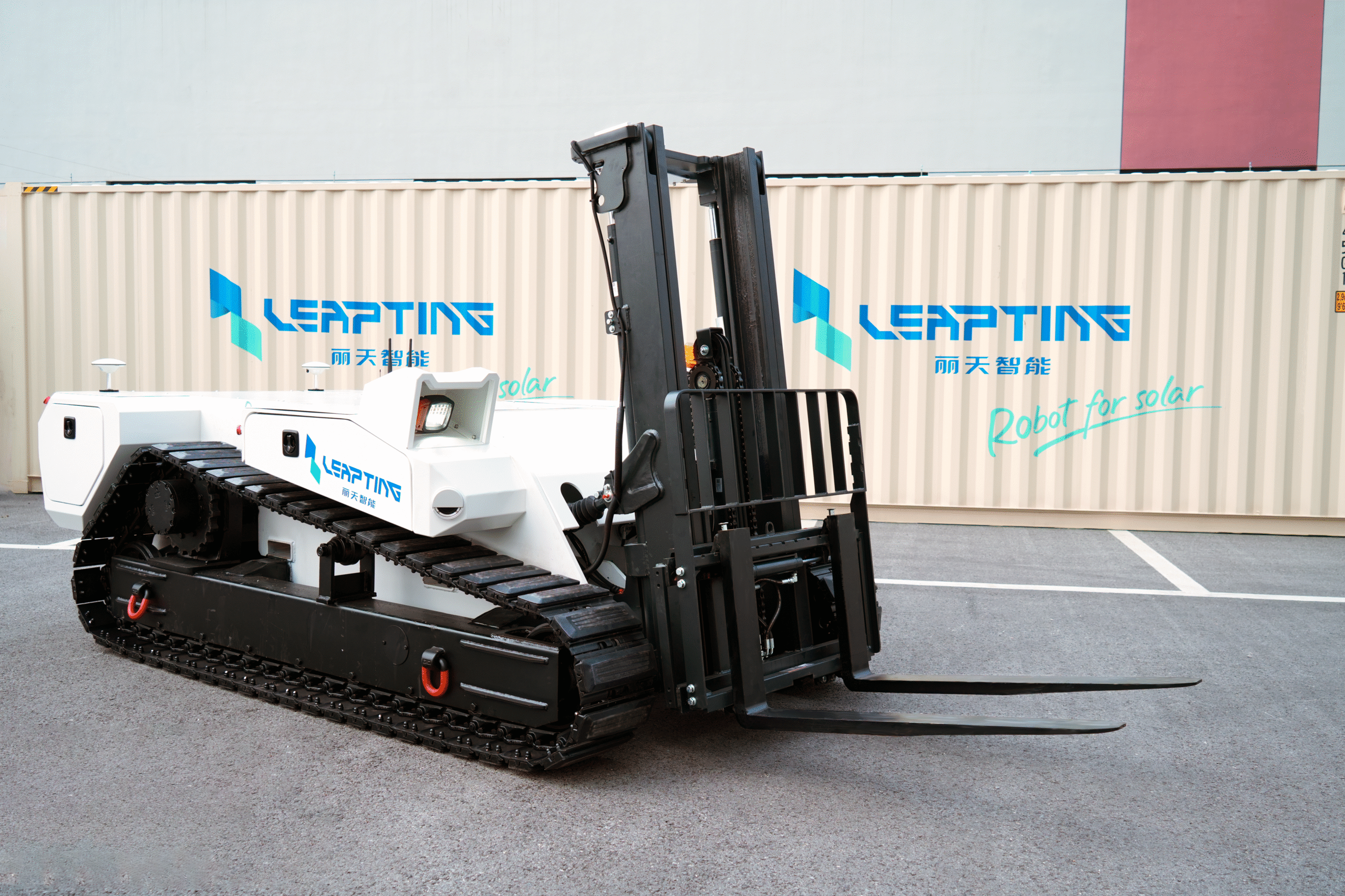 pv-magazine.com - Lior Kahana - Leapting launches autonomous forklift for solar module transport